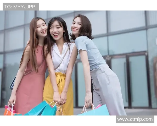 足球广告中的美女魅力展现与品牌形象塑造的完美结合